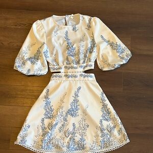 Chic Backless White and Blue Floral Dress